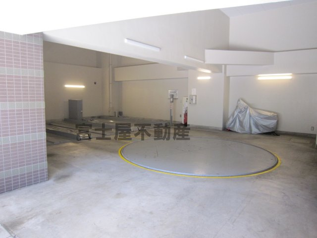 クレストフォルム板橋仲宿　の駐車場