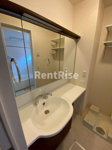 ルピナスの洗面所