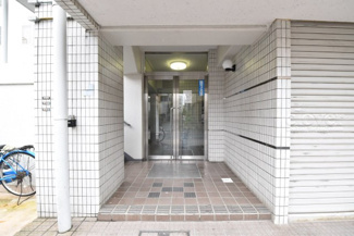 【エントランス】 | エントランス　オートロック付き