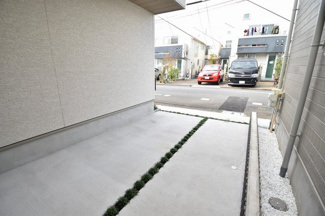 【駐車場】 | 現地見学や資料請求などお気軽にお問合わせ下さい。
周辺環境とあわせて現地ご案内致します。