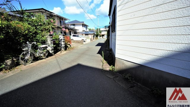 久留米市上津町の中古一戸建の前面道路含む現地写真|北側道路です。