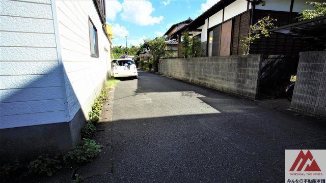 久留米市上津町の中古一戸建の前面道路含む現地写真|西側道路です。