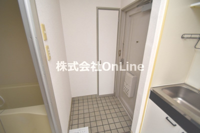 【玄関】 | ロイヤルシード小阪 | 明るい玄関です