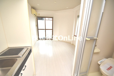 【洋室】 | ロイヤルシード小阪 | おしゃれな居間です