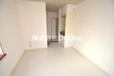 【寝室】 | ロイヤルシード小阪 | 居間です