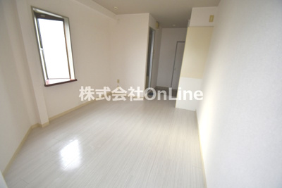 【居間・リビング】 | ロイヤルシード小阪 | ゆったりとしたリビングです