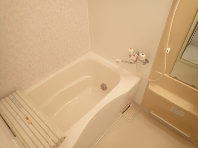 【浴室】 | パティオ【SHM】 | 追い焚き機能・浴室暖房乾燥機＆物干しバー付きバスルーム！お風呂に浸かって一日の疲れもリフレッシュ♪