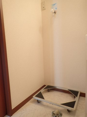 【洗面所】 | パティオ【SHM】 | お掃除もラクラクのキャスター付きの洗濯機置き場！オートストップの水栓も地味に嬉しい☆