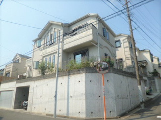 【外観】 | リモートワーク等でニーズの高まっている戸建住宅。建物１００平米超、４LDKタイプ、現在の家が少し狭いとお考えの方にお薦めです。平成２８年９月築ですのであまり手を掛けずに入居可能な点も魅力だと思います。