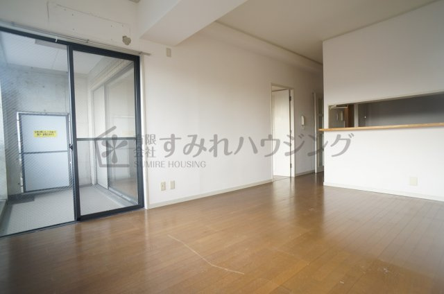 ランドマーク宝塚の居間・リビング