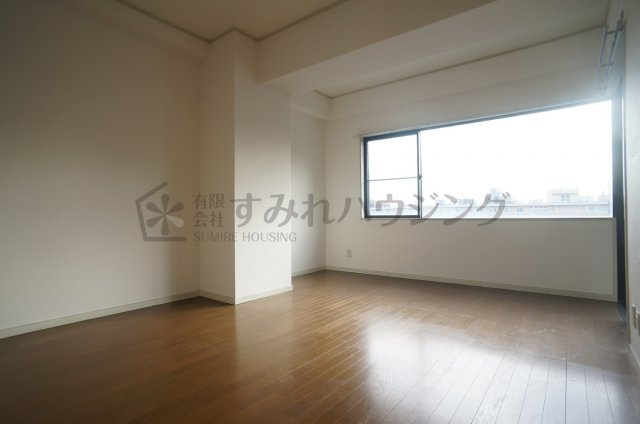 ランドマーク宝塚の居間・リビング