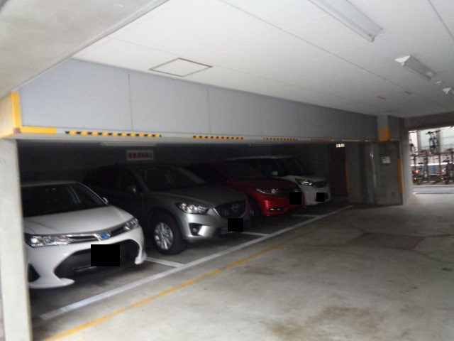 フォンティーヌ下前の駐車場