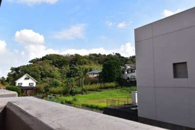 【展望】 | ロイヤルシャトー高幡不動 | 景色を遮るものがないと、陽の光を長い時間浴びられます。空気も澄んでいるように感じますね。