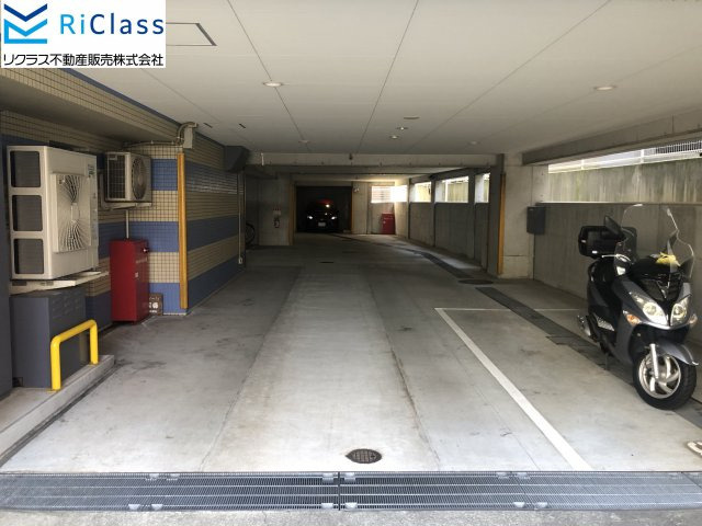 ワコーレハーバーコート神戸の駐車場