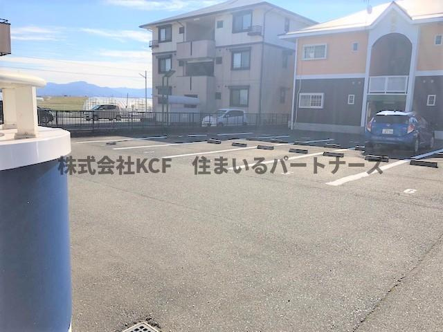 メゾン・ド・ミレニアムD棟の駐車場|車をお持ちの方に嬉しい駐車場付きの物件です