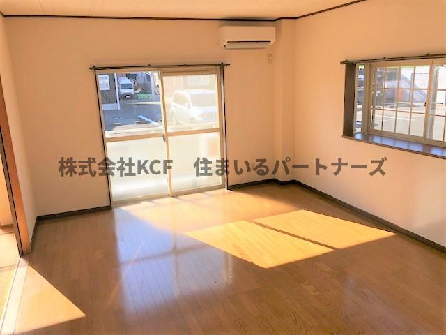 メゾン・ド・ミレニアムD棟の居間・リビング|使いやすい居間です