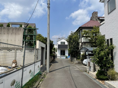 【前面道路含む現地写真】 | 日野市旭が丘2丁目新築戸建て2棟　２号棟