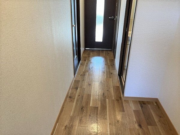 ハイツロザージュの玄関