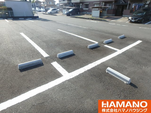 パルネット鶴見の駐車場|駐車場があるので、車を買う予定の方も安心です