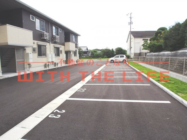 ウィンノーブル【キャッシュバック対象】の駐車場|駐車場があるので、車を買う予定の方も安心です
