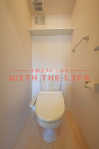 ヴィルヌーブ参番館【キャッシュバック対象物件】のトイレ|コンパクトで使いやすいトイレです