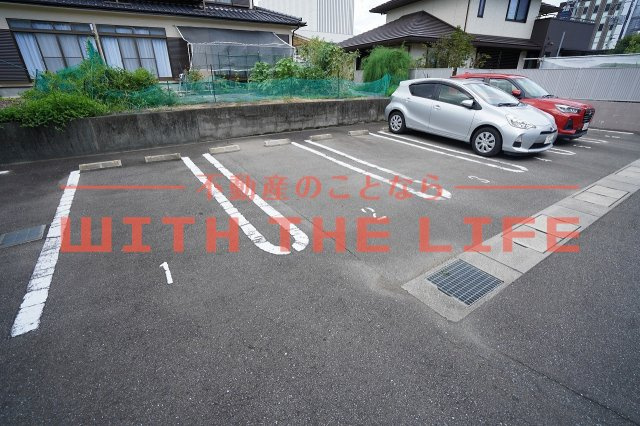 ヴィルヌーブ参番館【キャッシュバック対象物件】の駐車場|駐車場完備です