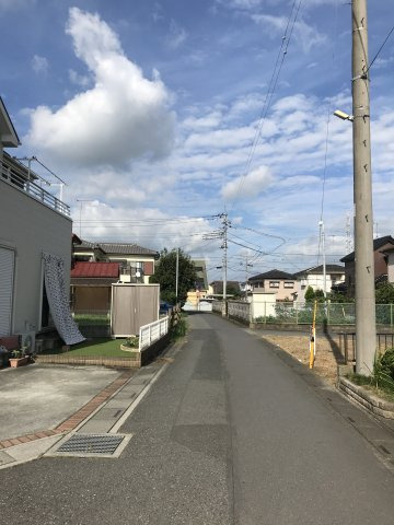 鴻巣市袋の売地の前面道路含む現地写真|北西側道路　
