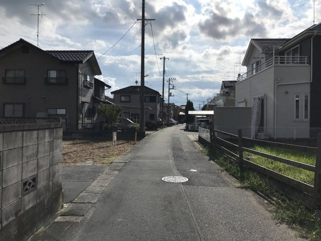 鴻巣市袋の売地の前面道路含む現地写真|北西側道路　
