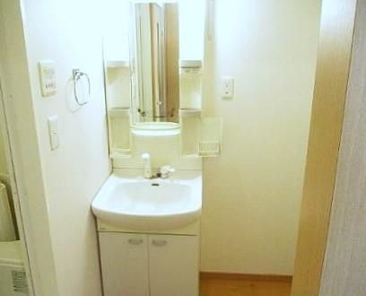 船橋市三山２丁目のアパートの洗面所
