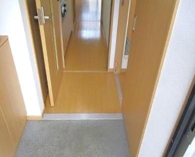 船橋市三山２丁目のアパートの玄関