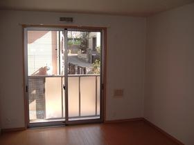 船橋市三山２丁目のアパートの居間・リビング