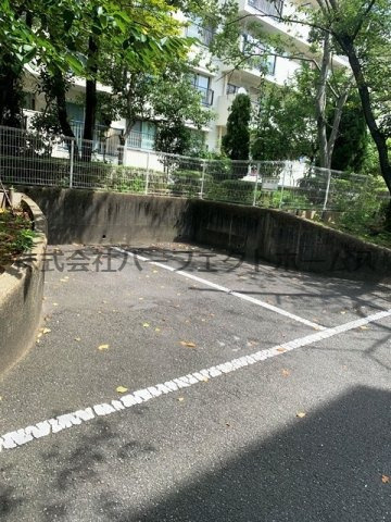 香里三井団地F棟８０号の駐車場|駐車場です