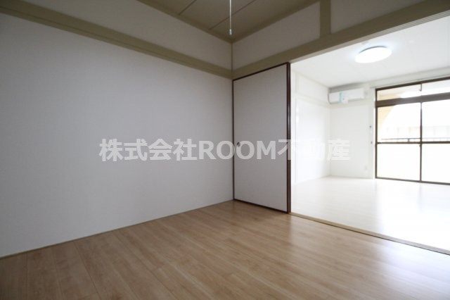 ガーデンR2の洋室