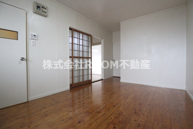 ガーデンR2の居間・リビング