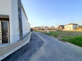 【前面道路含む現地写真】