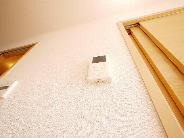 エスメラルダのセキュリティ|モニター付きインターホンです