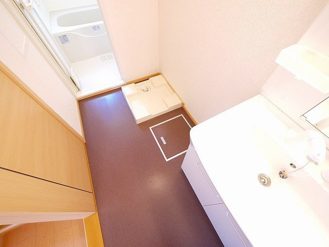 エスメラルダの洗面所|広い洗面スペース