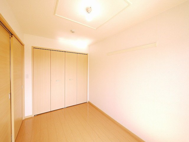 エスメラルダの寝室|落ち着いて過ごせるお部屋なので、寝室にいかがでしょうか