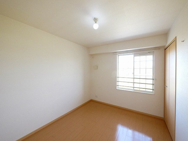 エスメラルダの洋室|きれいな洋室です