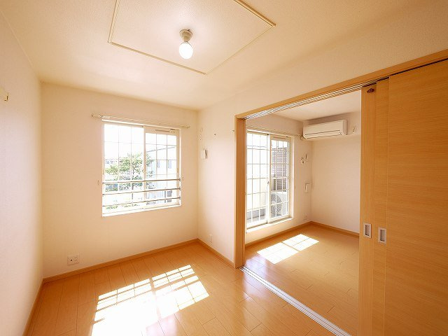 エスメラルダの寝室|コンパクトで使いやすい洋室です