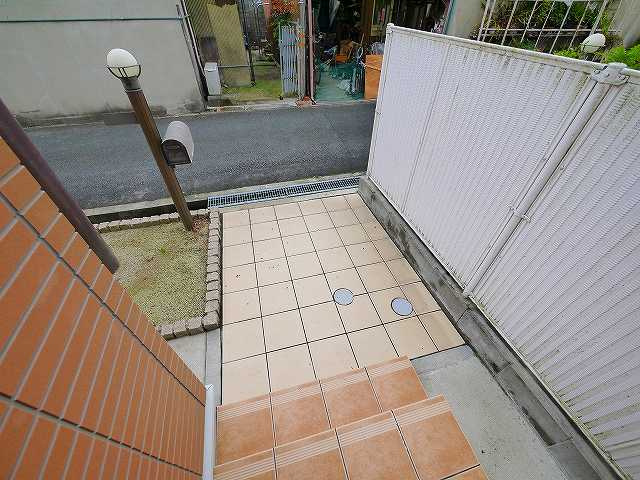 川上町戸建A棟のエントランス