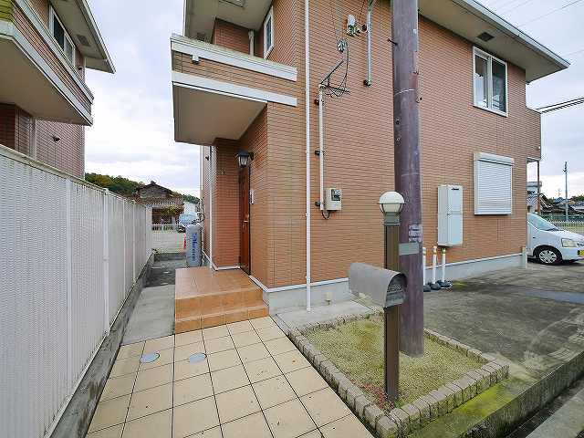 川上町戸建A棟のエントランス