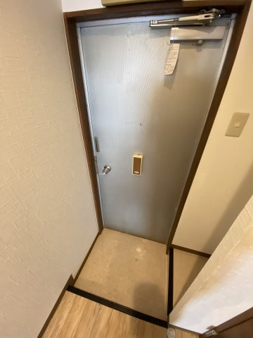 中村ビルの玄関