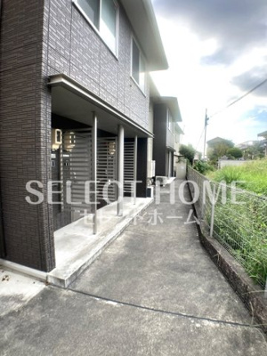 【エントランス】 | エグゼコート上地 | 毎日通るエントランスはこのようになっています