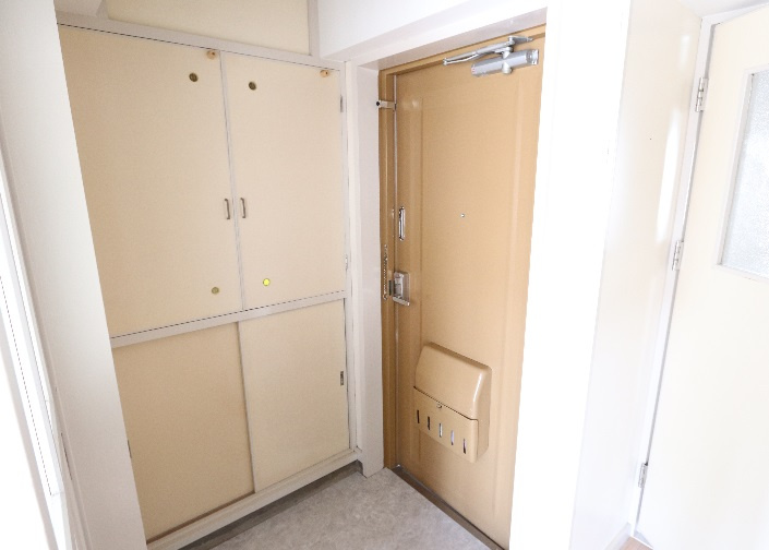 ビレッジハウス米子2号棟の玄関