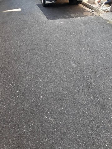 寝屋川市若葉町　新築一戸建ての前面道路含む現地写真