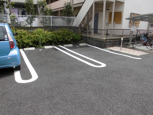 パルティーレの駐車場