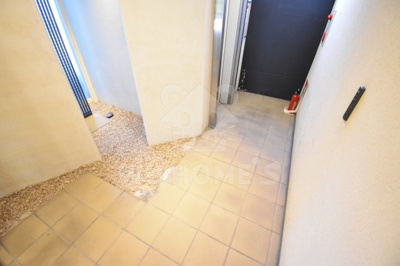 【エントランス】 | ｂ．ｓｈａｄｅ | 落ち着いたエントランスです