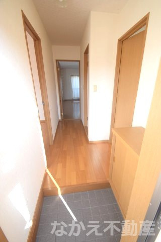 【玄関】 | 収納もある玄関です