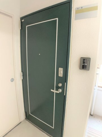 第10タツミビルの玄関